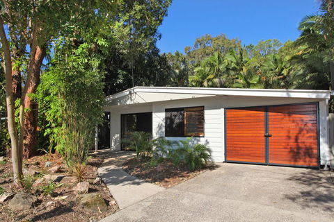 FABULOUS HOLIDAY HIDEAWAY - COOLUM BEACH - Pubs and Clubs 3