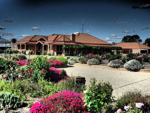 Fairways Bed & Breakfast At Jerilderie - Pubs and Clubs 3