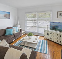 Family Beach House With Parking and Outdoor Dining - Pubs and Clubs