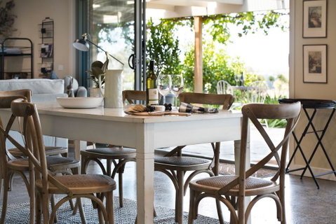Farmer Smith Estate - Sunrise Retreat - Pubs and Clubs 2
