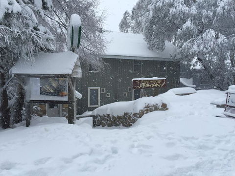 Feathertop Alpine Lodge - Pubs and Clubs 0