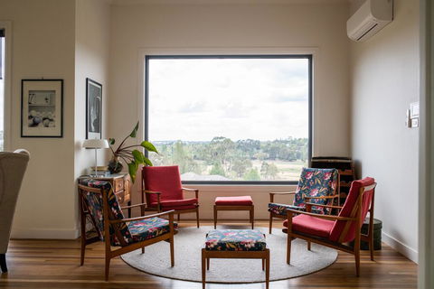 Five Bed, Five Bath, Five Star View - 2 Mins To CBD - Wentworth Estate - Pubs and Clubs 0