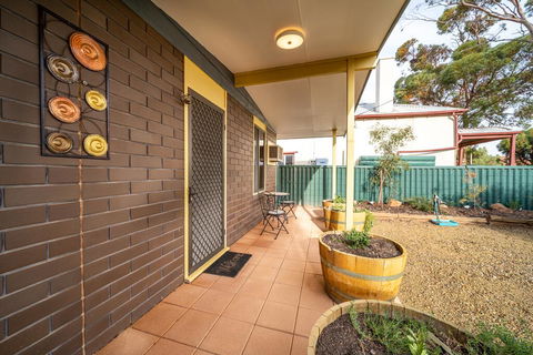 Flinders Ranges Bed And Breakfast - Pubs and Clubs 2