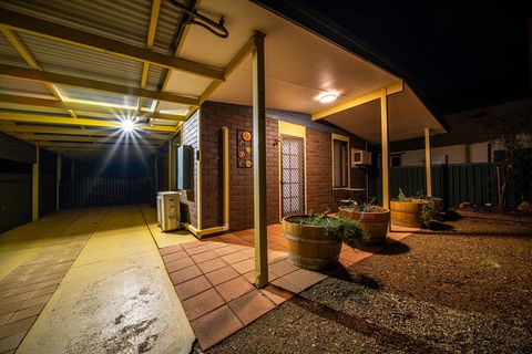 Flinders Ranges Bed And Breakfast - Pubs and Clubs 3