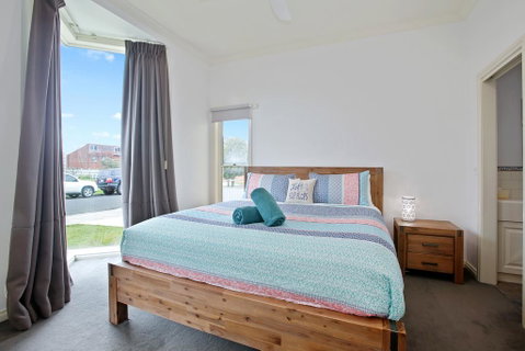 Flip Flop Retreat - Go Out 1