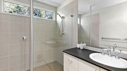 FLORENCE HOUSE Sundrenched Luxury With Pool & Deck - Pubs and Clubs 1