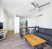 Flynns Beach Apartments 4 41 Pacific Drive - Go Out