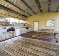 Fossickers Tourist Park - Pubs and Clubs