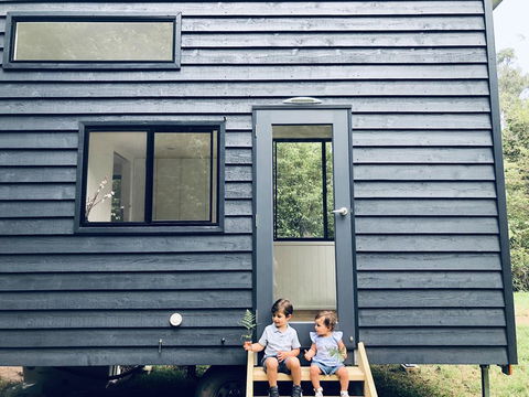 Francisco D'Anconia Tiny House - Pubs and Clubs 0
