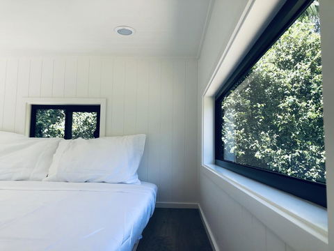 Francisco D'Anconia Tiny House - Pubs and Clubs 2