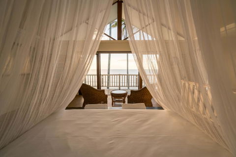 Frangipani Beach House - Newell Beach - Pubs and Clubs 1