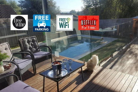 Frankston Hilltop Retreat - Pubs and Clubs 0
