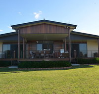 Fraser Views bed and breakfast - Pubs and Clubs