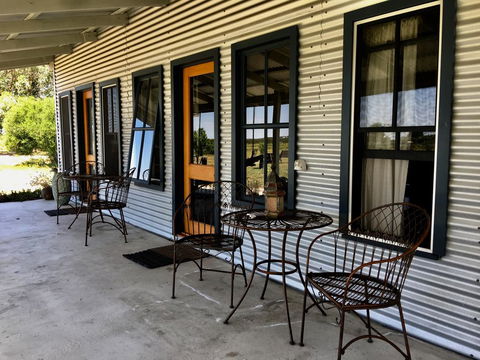 French Island Cottage - Pubs and Clubs 2