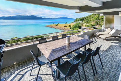 Fully Renovated Frangipani Beach Front Apartments - Pubs and Clubs 0