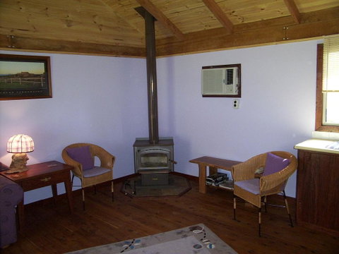 Gaddleen Grove Cottages - Pubs and Clubs 2