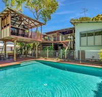 Gecko's Rest - Rainbow Shores Executive Beach House Pet Friendly Pool Wi-fi - Pubs and Clubs