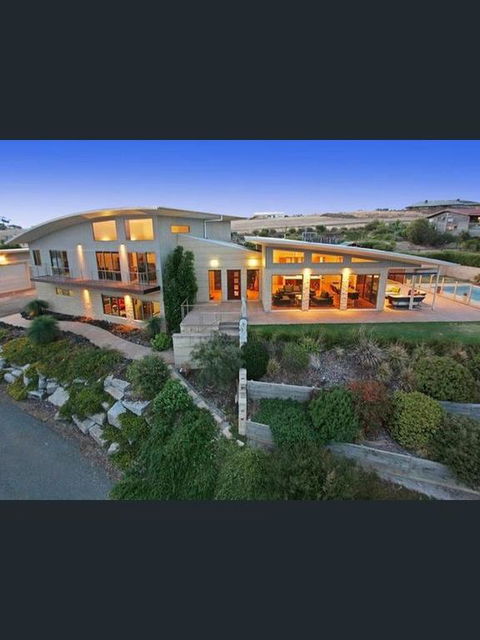 Geelong Melbourne Hakka Hostel - Pubs and Clubs 0