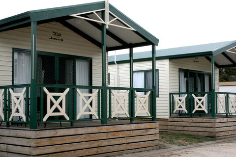 Geelong Surfcoast Hwy Holiday Park - Pubs and Clubs 0
