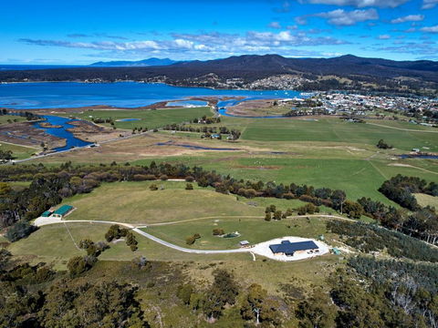George River Park (House, 100 Acres, Animals, Views) - Go Out 0