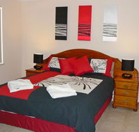 Geraldton Luxury Vacation Home - Pubs and Clubs