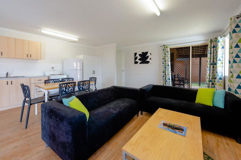 Geraldton's Ocean West Holiday Units & Short Stay Accommodation - Pubs and Clubs 2