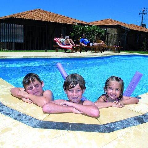 Geraldton's Ocean West Holiday Units & Short Stay Accommodation - Pubs and Clubs 3