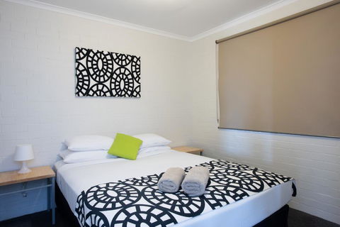 Geraldton's Ocean West Holiday Units & Short Stay Accommodation - Pubs and Clubs 0