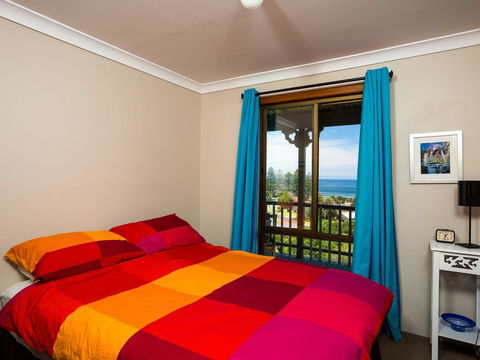 Gerroa Headland Hideaway - Pubs and Clubs 1