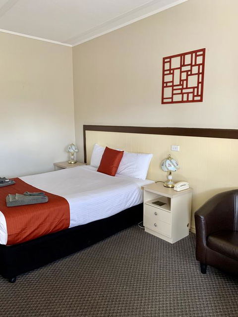 Gilgandra Motel - Pubs and Clubs 3