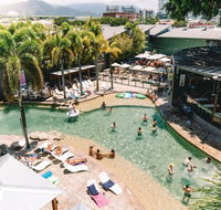 Gilligan's Backpacker Hotel  Resort Cairns - Go Out