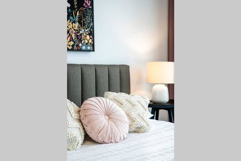 Glamorous RiverView Spacious 1BR - Go Out 1