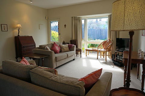 Glan Mor - Pubs and Clubs 1