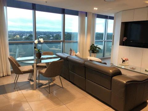Glasshouse Apartment - At Parramatta - Pubs and Clubs 0