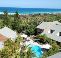 Glen Eden Beach Resort - Pubs and Clubs