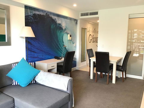 Glenelg Sunset Beach Apartment - Pubs and Clubs 3