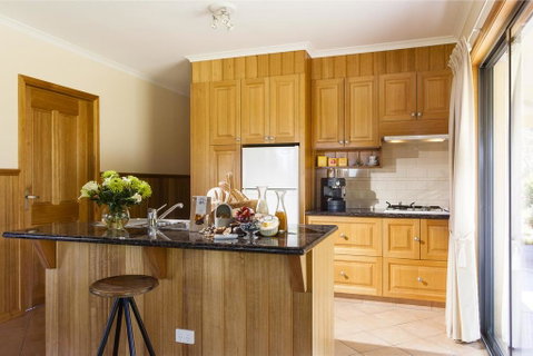 Glenoe Cottages - Pubs and Clubs 1