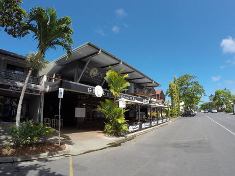Global Backpackers Port Douglas - Pubs and Clubs 0