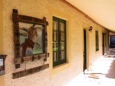 Goat Square Cottages - Pubs and Clubs 0