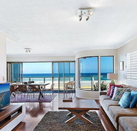 Gold Coast Beachfront Mansion - Pubs and Clubs