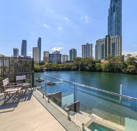Gold Coast Private Homes - Waterfront Villas Paradise Island - Pubs and Clubs