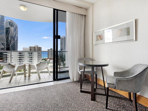 Gold Tower 8th Level Private Two Bedroom Dual Key - Pubs and Clubs 1