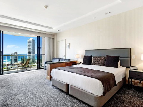 Gold Tower In The Oaks Hotel Surfers Paradise - 1019 - Pubs and Clubs 0