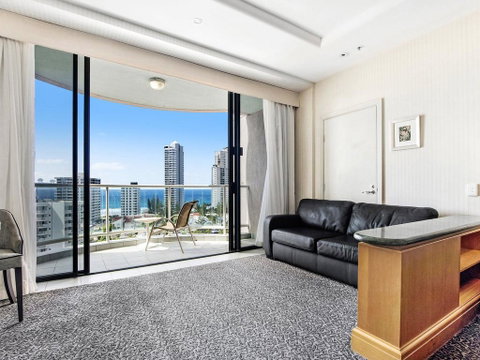 Gold Tower In The Oaks Hotel Surfers Paradise - 1019 - Pubs and Clubs 2
