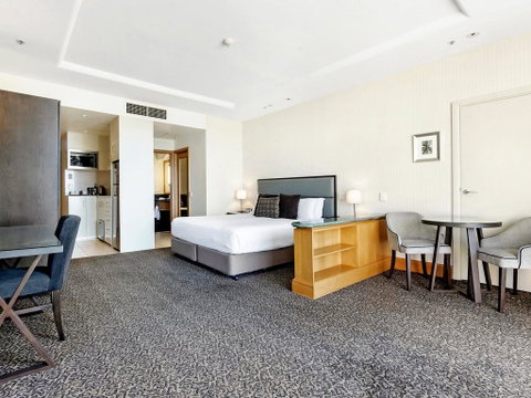 Gold Tower In The Oaks Hotel Surfers Paradise - 1020 - Pubs and Clubs 1