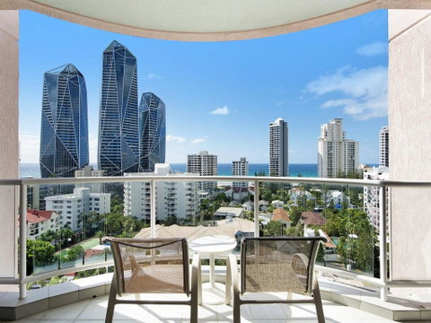 Gold Tower In The Oaks Hotel Surfers Paradise - 1020 - Pubs and Clubs 2