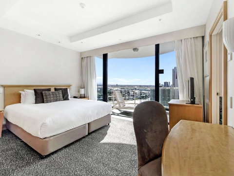 Gold Tower Private 2 Bedroom Dual Key - Pubs and Clubs 3