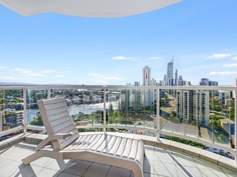 Gold Tower Private 2 Bedroom Dual Key - Pubs and Clubs 2