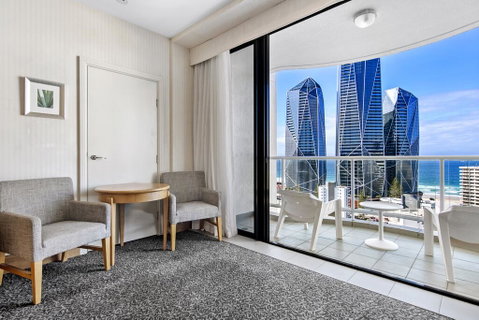 Gold Tower Private Hotel Suite With Ocean Views - Pubs and Clubs 1