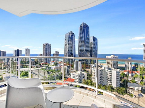Gold Tower Private One Bedroom Apartment - Pubs and Clubs 3